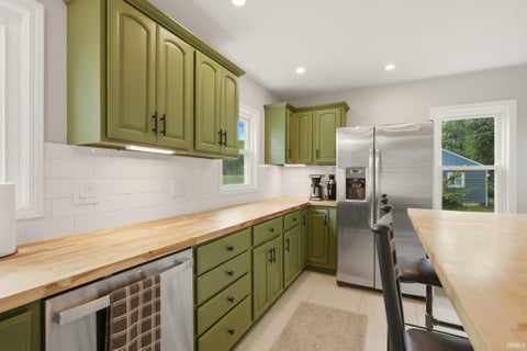 Tiny photo for 1102 Pemberton Drive, Fort Wayne, IN 46805 (MLS # 202643812)