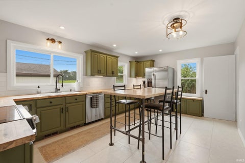 Tiny photo for 1102 Pemberton Drive, Fort Wayne, IN 46805 (MLS # 202643812)