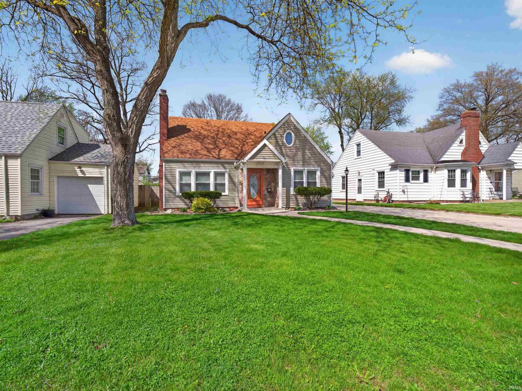 Photo of 306 W Sherwood Terrace, Fort Wayne, IN 46807 (MLS # 202613869)