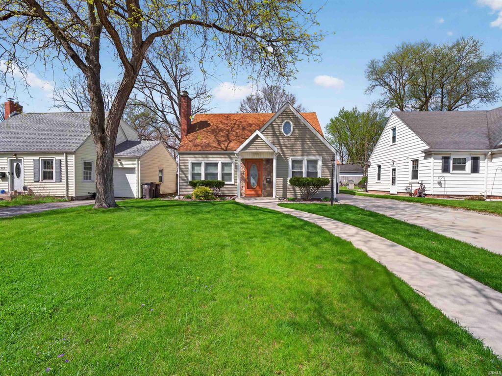 Photo of 306 W Sherwood Terrace, Fort Wayne, IN 46807 (MLS # 202613869)