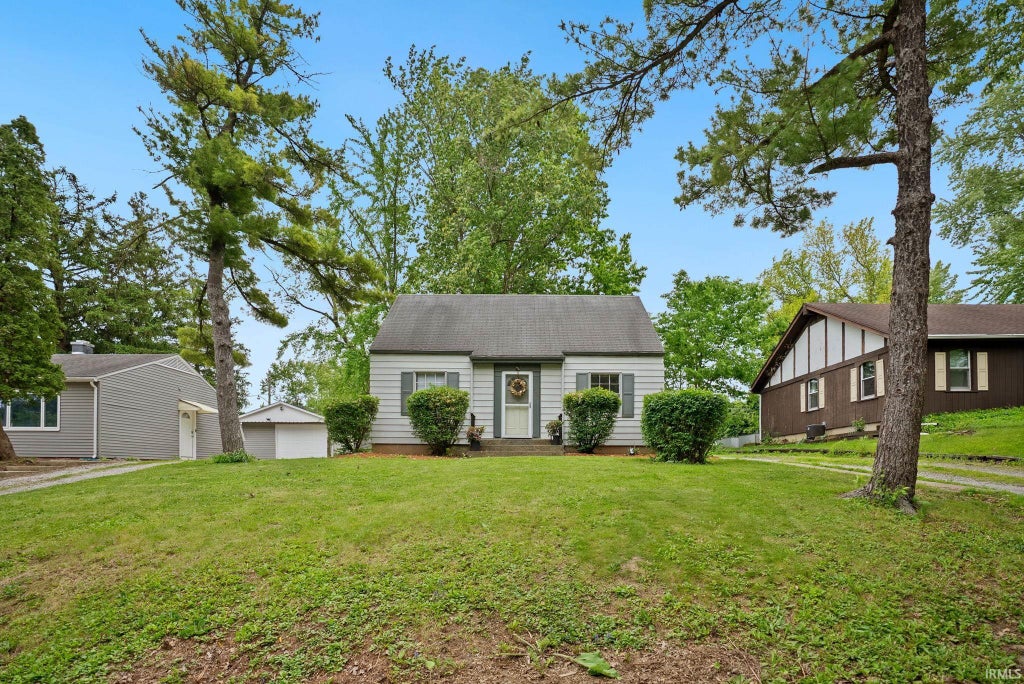 Photo of 709 Mildred Avenue, Fort Wayne, IN 46808 (MLS # 202626646)