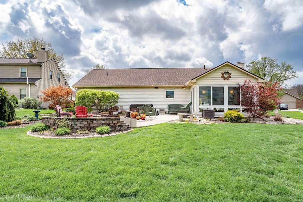 Photo of 8526 Stand Ridge Run Run, Fort Wayne, IN 46825 (MLS # 202616319)
