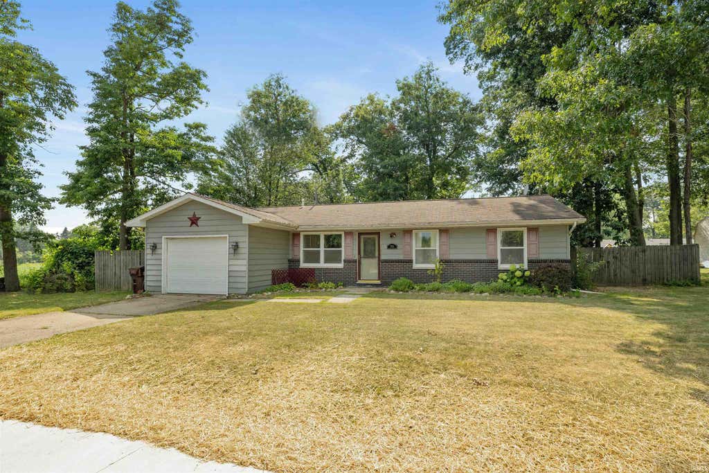 Photo of 701 Shawnee Dr Drive, Angola, IN 46703 (MLS # 202631178)