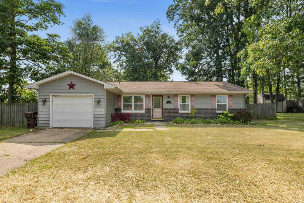 Photo of 701 Shawnee Dr Drive, Angola, IN 46703 (MLS # 202631178)