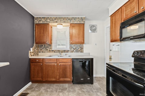 Tiny photo for 1401 S 24th Street, Lafayette, IN 47905 (MLS # 202641835)