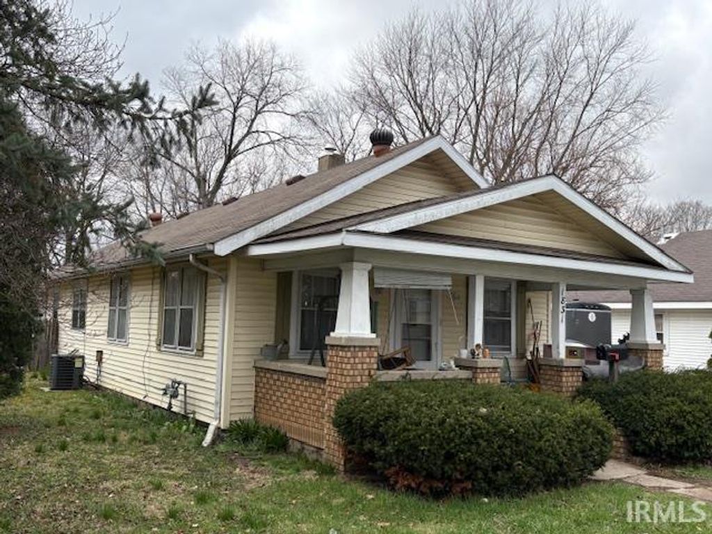 Photo of 1831 Poplar Street, Anderson, IN 46012 (MLS # 202610521)