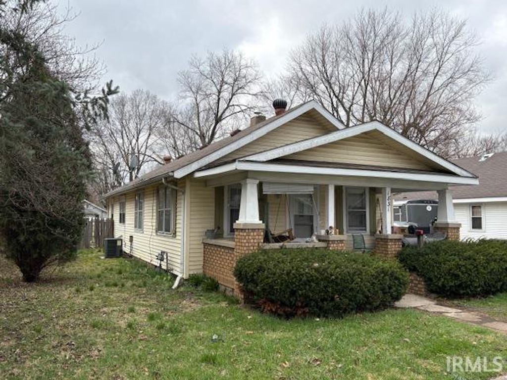 Photo of 1831 Poplar Street, Anderson, IN 46012 (MLS # 202610521)