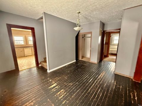 Tiny photo for 305 Walker Street, Loogootee, IN 47553 (MLS # 202604087)