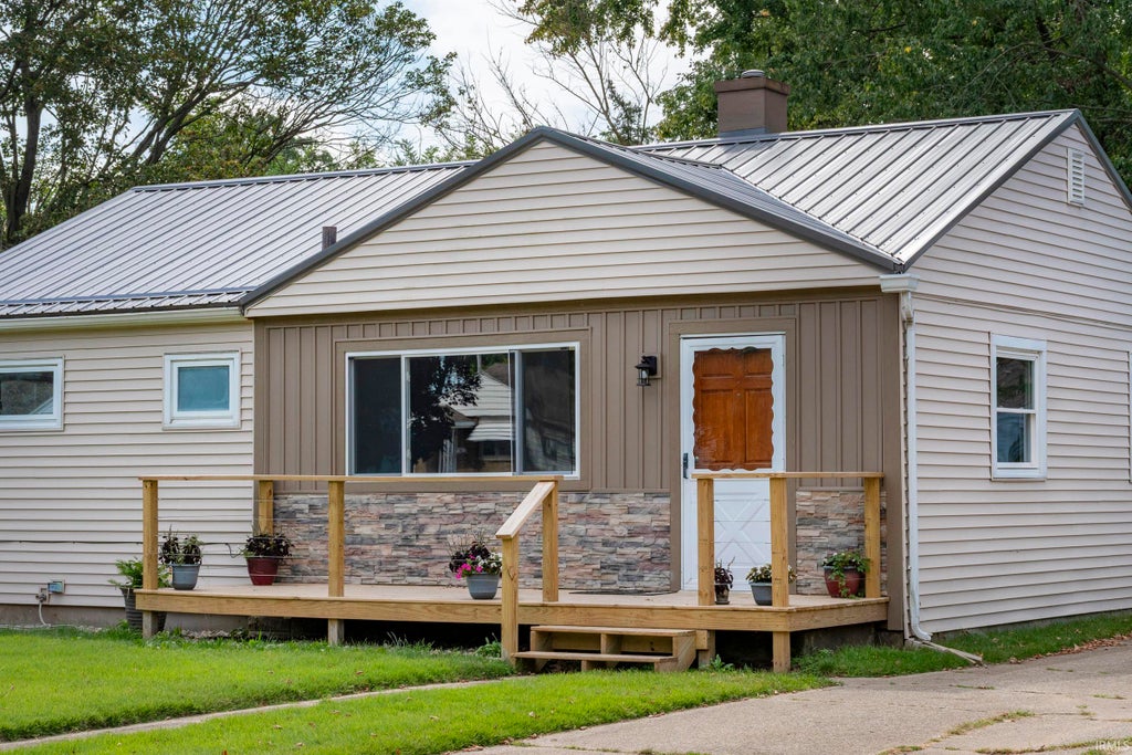 Photo of 2214 Rockne Drive, South Bend, IN 46615 (MLS # 202637121)