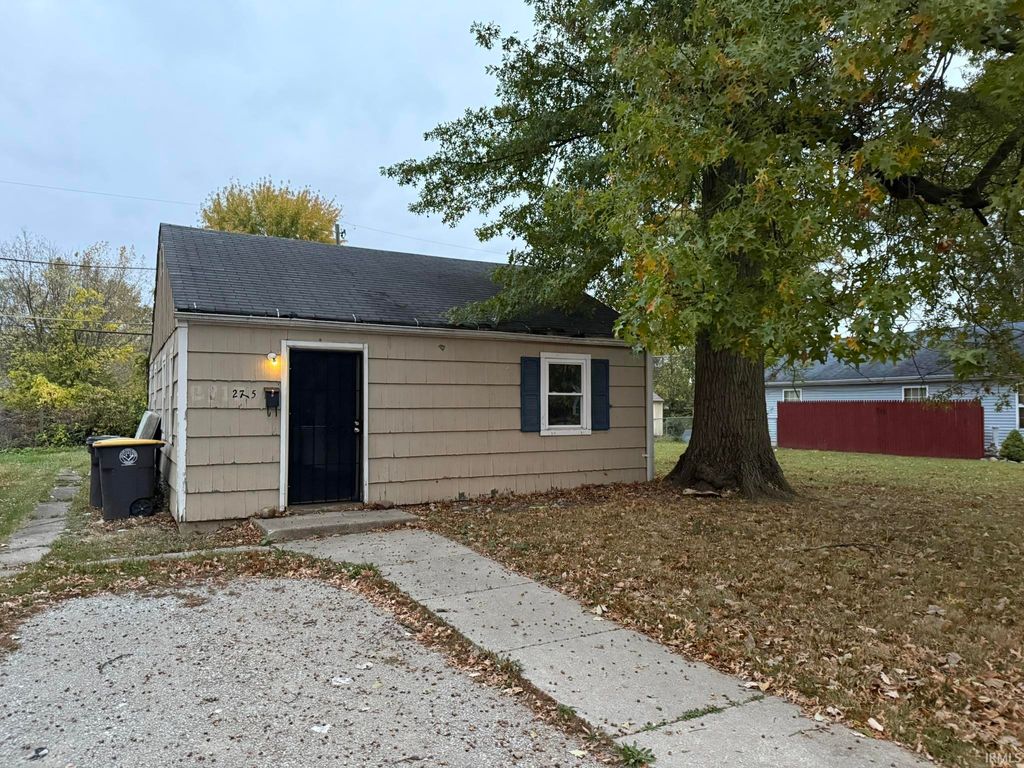 Photo of 2715 Evans Street, Fort Wayne, IN 46806 (MLS # 202543469)