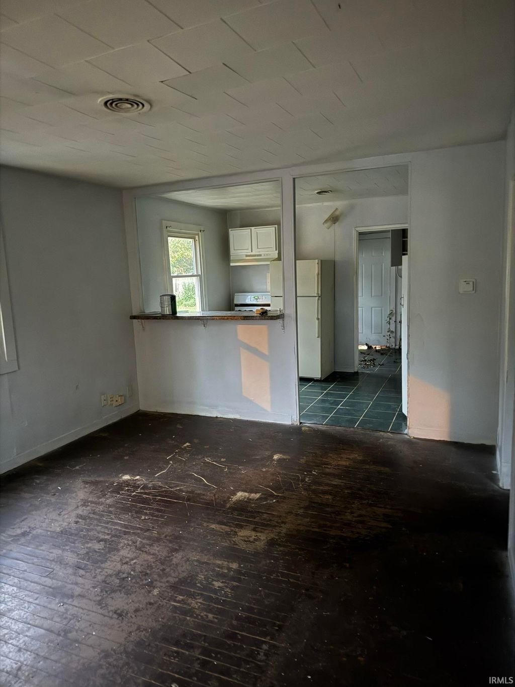 Photo of 2715 Evans Street, Fort Wayne, IN 46806 (MLS # 202543469)