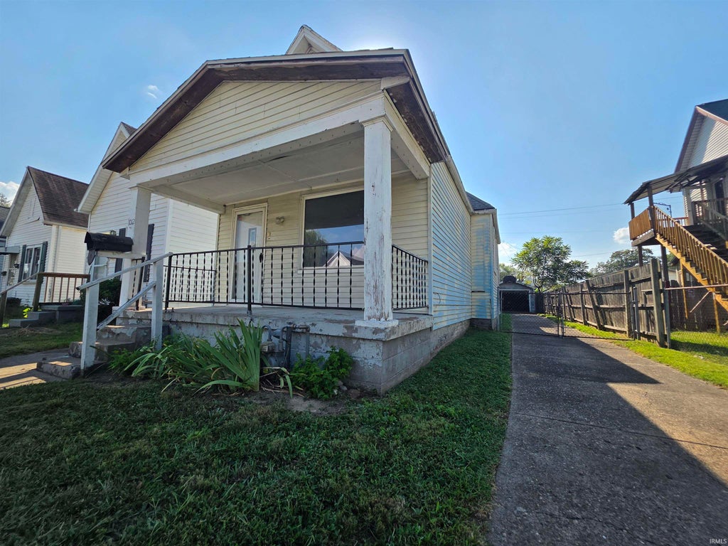 Photo of 1012 N Elliott Street, Evansville, IN 47711 (MLS # 202636775)