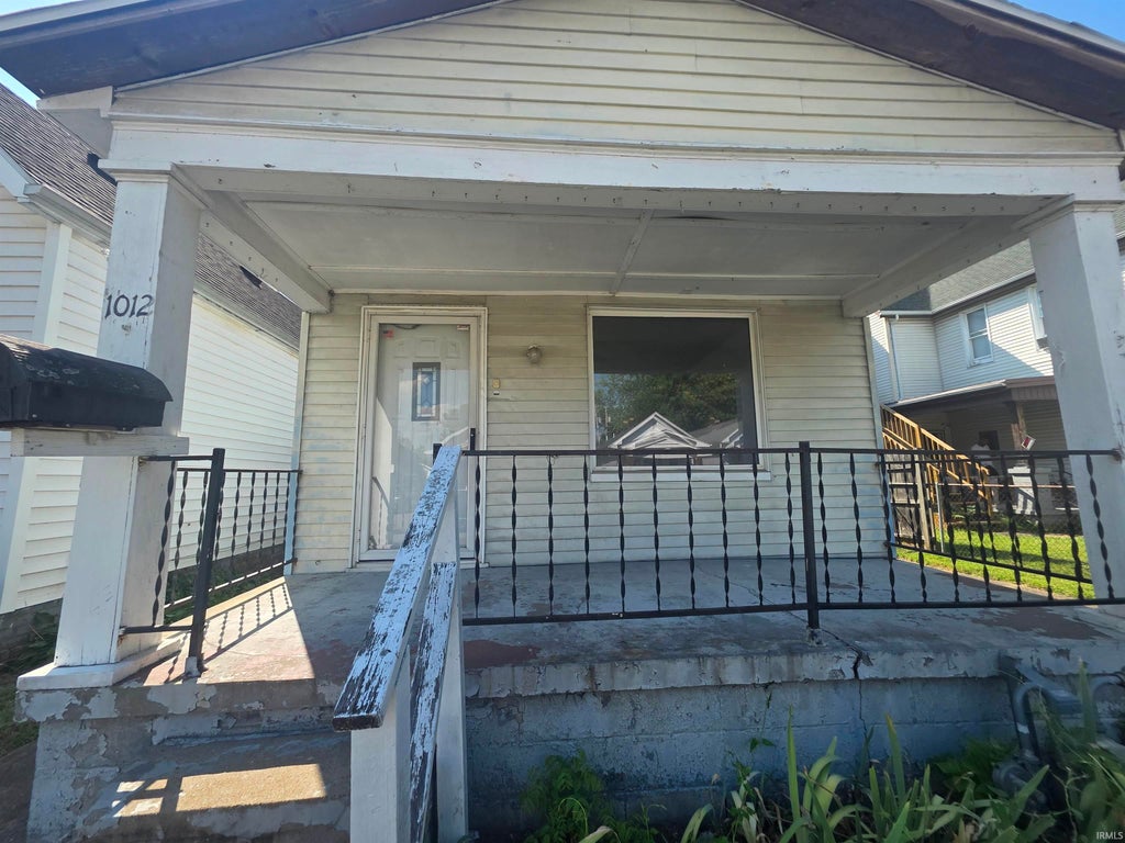 Photo of 1012 N Elliott Street, Evansville, IN 47711 (MLS # 202636775)