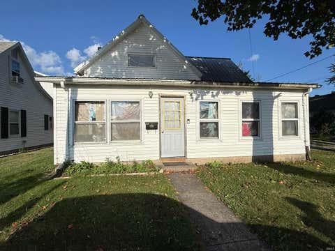Photo of 425 Dewey Street, Monticello, IN 47960 (MLS # 202631586)