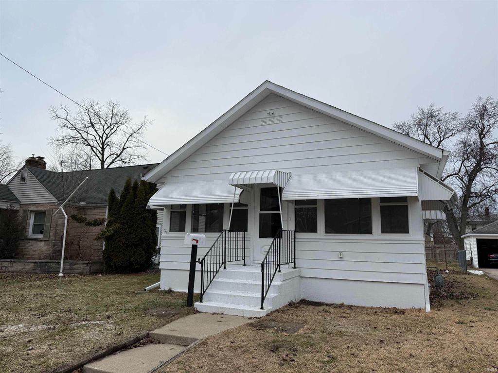 Photo of 817 E Eckman Street, South Bend, IN 46614 (MLS # 202605048)