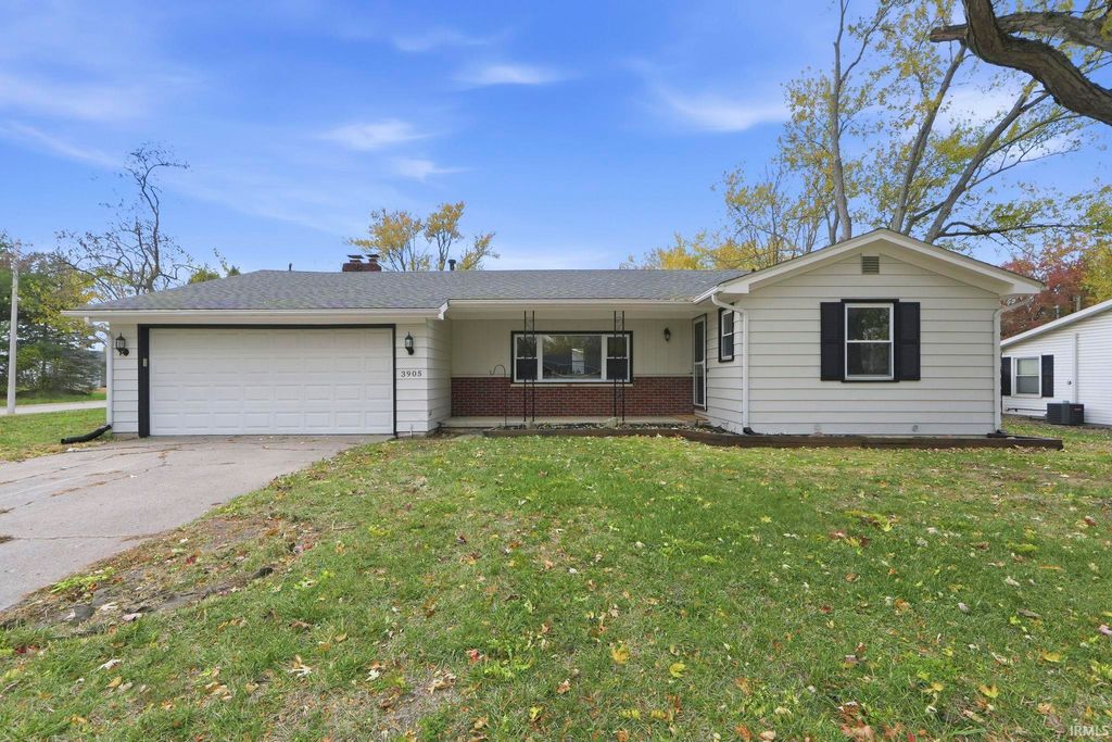 Photo of 3905 Fernbank Drive, Fort Wayne, IN 46815 (MLS # 202544429)