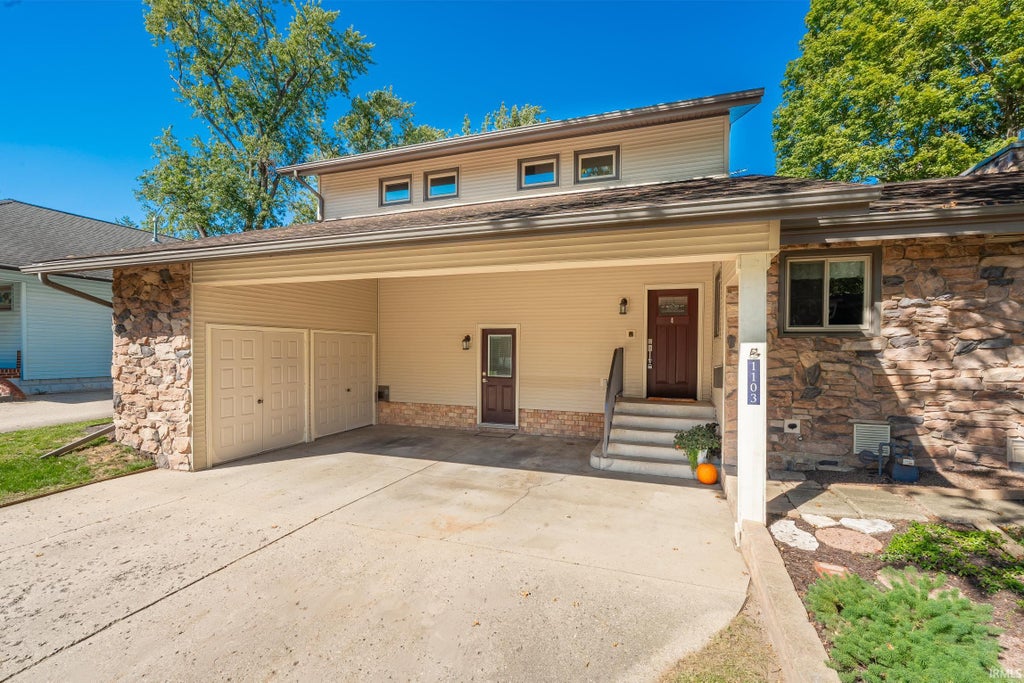 Photo of 1103 E Main Street, Warsaw, IN 46580 (MLS # 202640540)