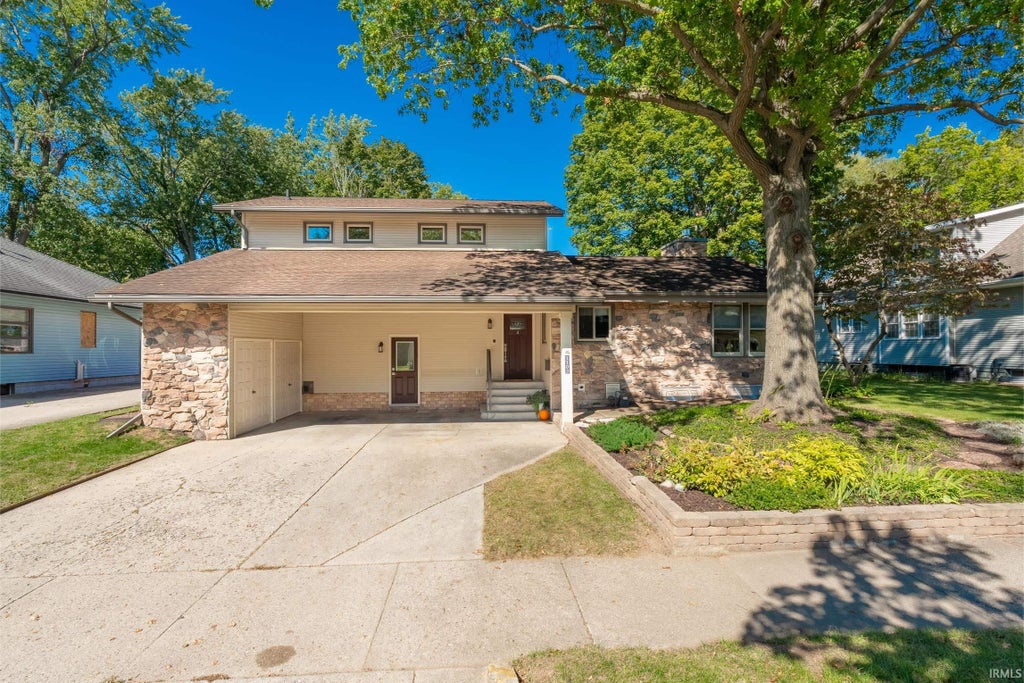 Photo of 1103 E Main Street, Warsaw, IN 46580 (MLS # 202640540)