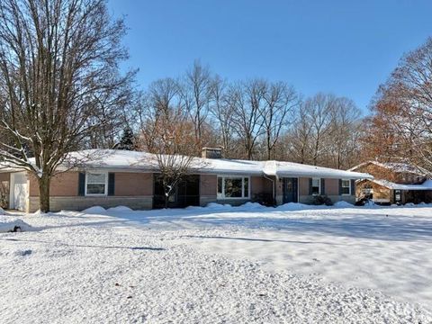 Photo of 1755 W Farview Drive, Peru, IN 46970 (MLS # 202548206)