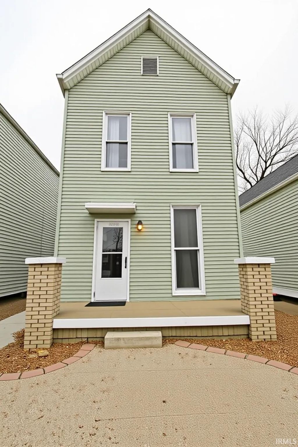 Photo of 2214 W Illinois Street, Evansville, IN 47712 (MLS # 202549184)