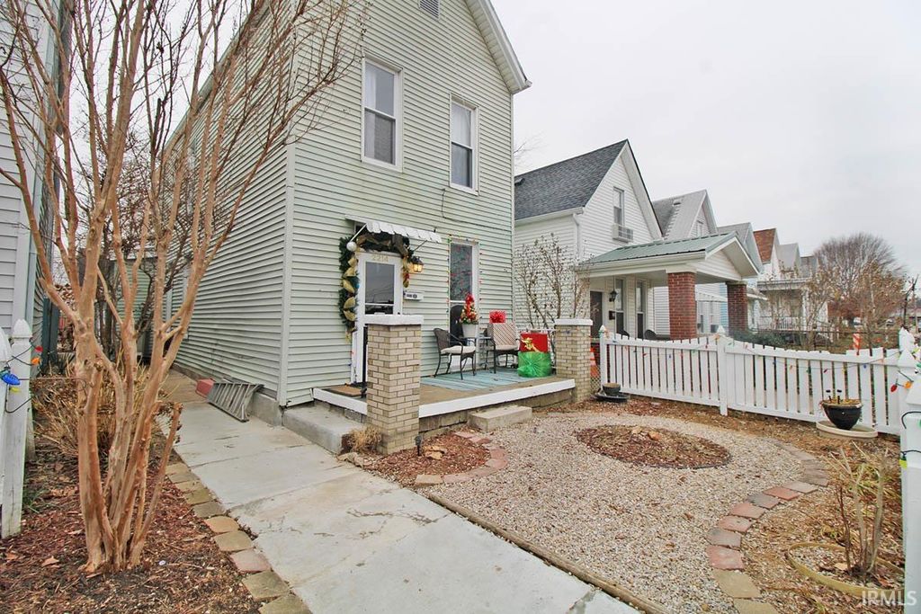 Photo of 2214 W Illinois Street, Evansville, IN 47712 (MLS # 202549184)