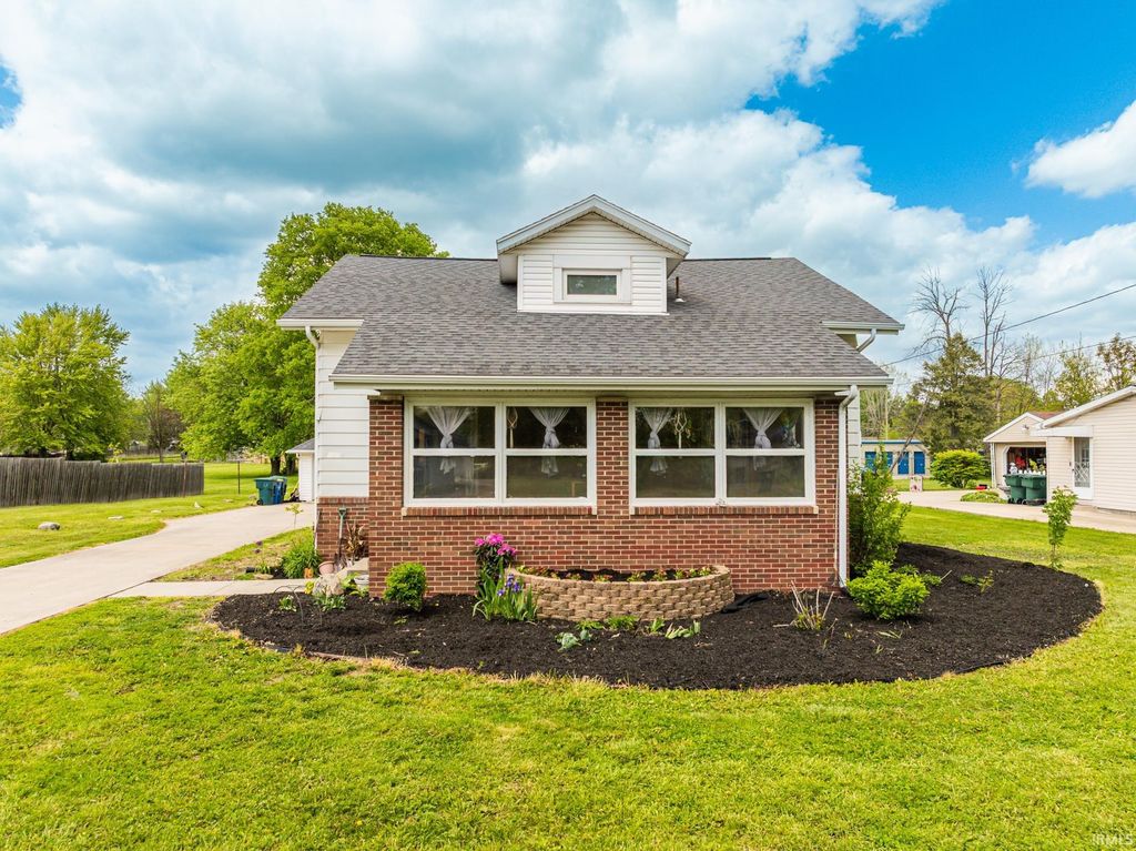 Photo of 412 E Streeter Avenue, Muncie, IN 47303 (MLS # 202616109)