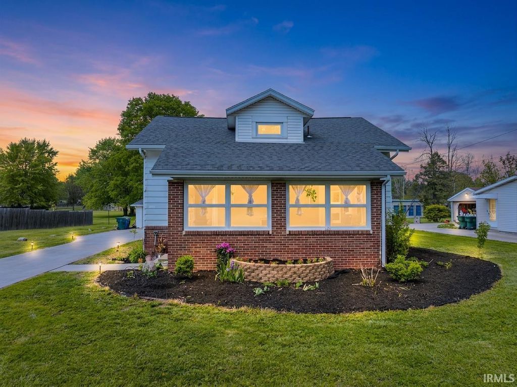 Photo of 412 E Streeter Avenue, Muncie, IN 47303 (MLS # 202616109)
