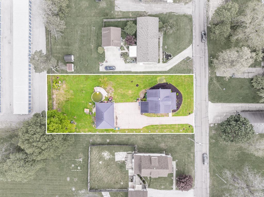 Photo of 412 E Streeter Avenue, Muncie, IN 47303 (MLS # 202616109)