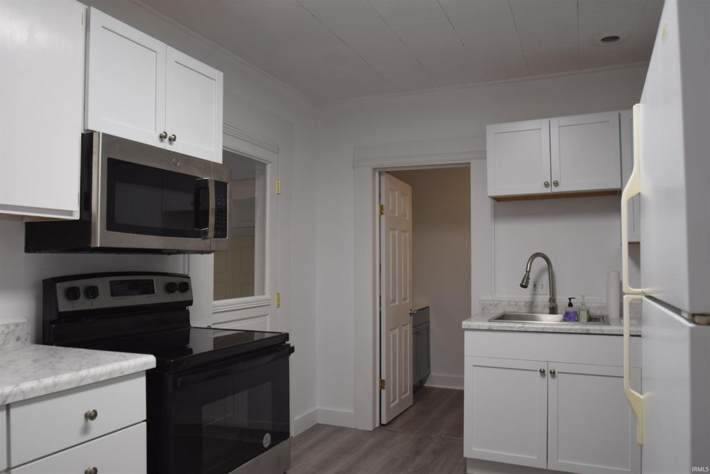 Photo of 301 N LAKE ST St, Syracuse, IN 46567 (MLS # 202610214)