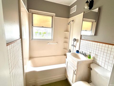 Tiny photo for 1407 Waggoner Avenue, Evansville, IN 47714 (MLS # 202611437)