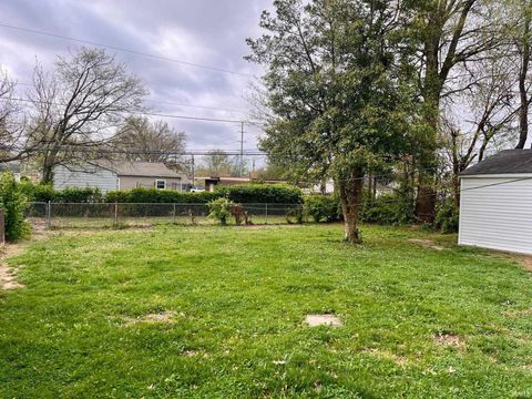 Tiny photo for 1407 Waggoner Avenue, Evansville, IN 47714 (MLS # 202611437)