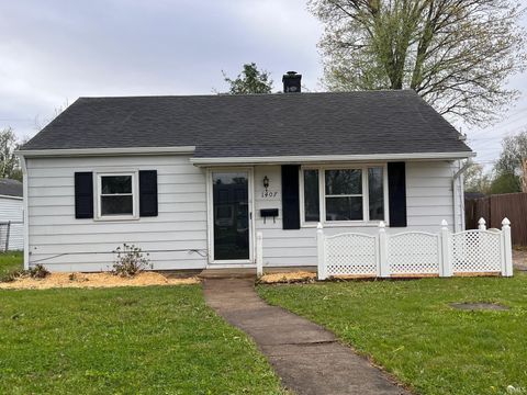 Tiny photo for 1407 Waggoner Avenue, Evansville, IN 47714 (MLS # 202611437)