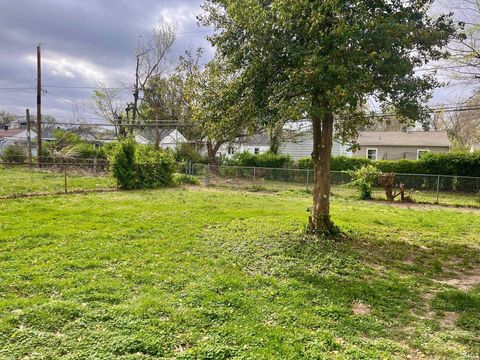 Tiny photo for 1407 Waggoner Avenue, Evansville, IN 47714 (MLS # 202611437)