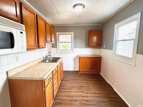 Tiny photo for 1407 Waggoner Avenue, Evansville, IN 47714 (MLS # 202611437)