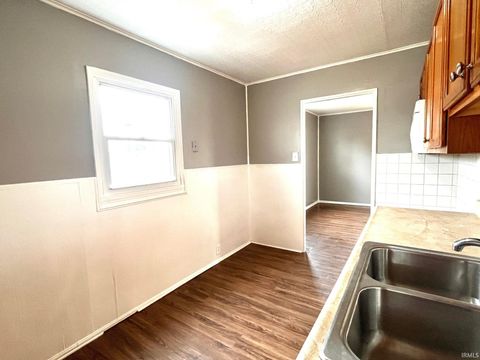 Tiny photo for 1407 Waggoner Avenue, Evansville, IN 47714 (MLS # 202611437)