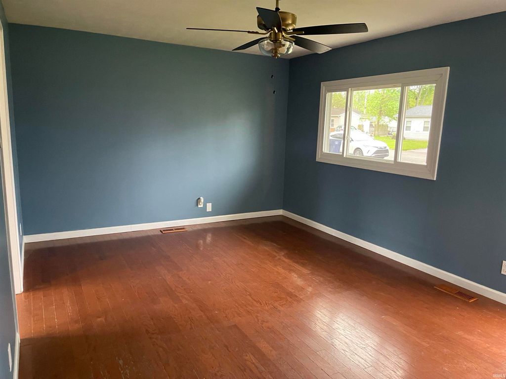 Photo of 1828 Sue Avenue, Warsaw, IN 46580 (MLS # 202615736)