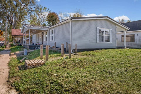 Tiny photo for 103 E Richmond Street, Kokomo, IN 46901 (MLS # 202642866)