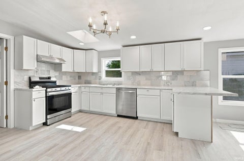 Tiny photo for 103 E Richmond Street, Kokomo, IN 46901 (MLS # 202642866)