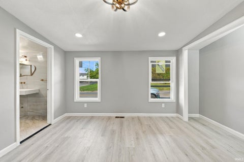 Tiny photo for 103 E Richmond Street, Kokomo, IN 46901 (MLS # 202642866)