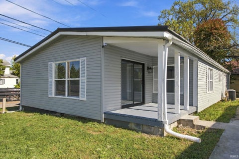 Tiny photo for 103 E Richmond Street, Kokomo, IN 46901 (MLS # 202642866)