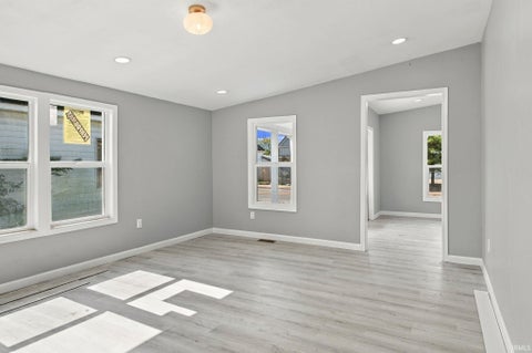 Tiny photo for 103 E Richmond Street, Kokomo, IN 46901 (MLS # 202642866)
