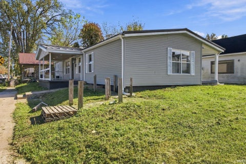Tiny photo for 103 E Richmond Street, Kokomo, IN 46901 (MLS # 202642866)
