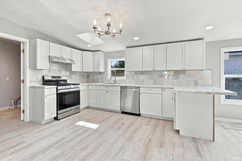 Tiny photo for 103 E Richmond Street, Kokomo, IN 46901 (MLS # 202642866)