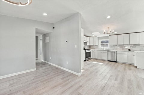 Tiny photo for 103 E Richmond Street, Kokomo, IN 46901 (MLS # 202642866)