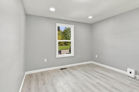 Tiny photo for 103 E Richmond Street, Kokomo, IN 46901 (MLS # 202642866)