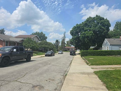 Tiny photo for 2119 Cozy Court, Fort Wayne, IN 46802 (MLS # 202622819)