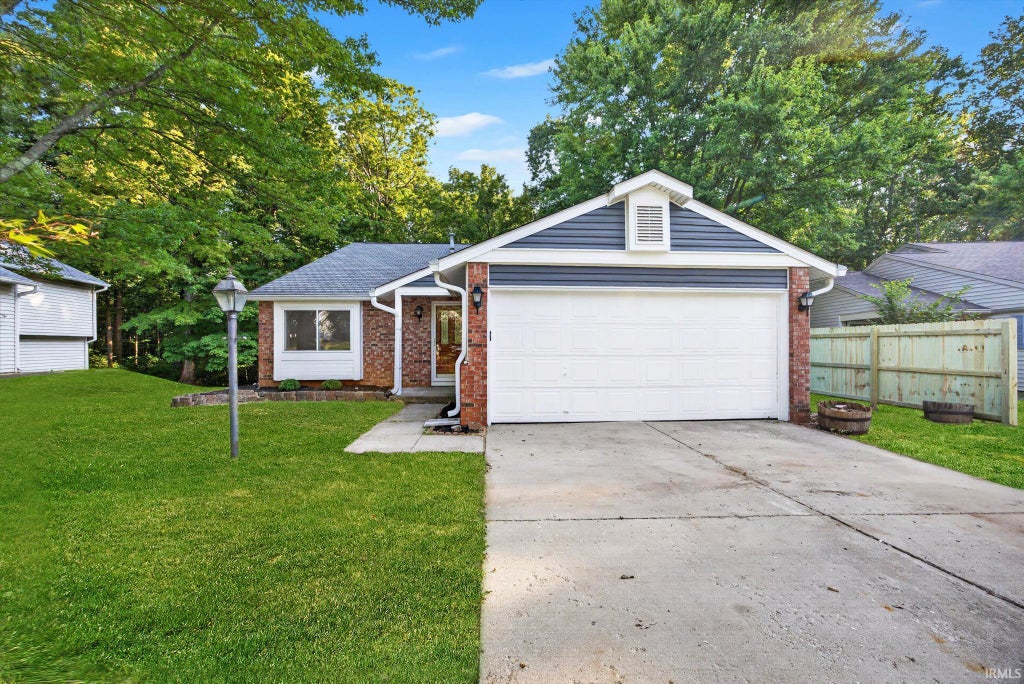 Photo of 3824 W woodmere Way, Bloomington, IN 47403 (MLS # 202635944)