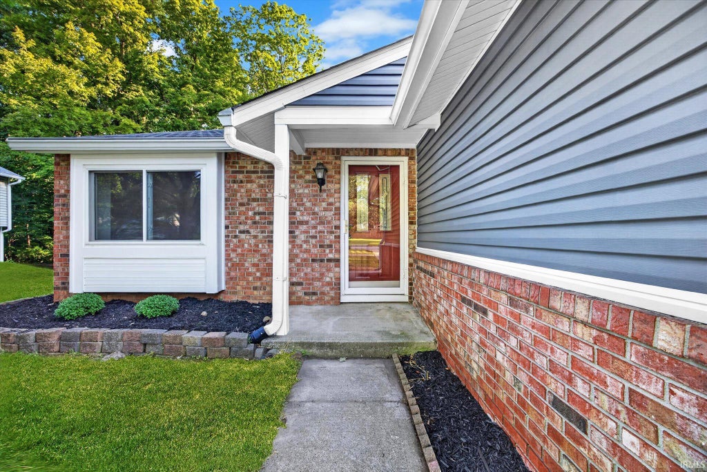 Photo of 3824 W woodmere Way, Bloomington, IN 47403 (MLS # 202635944)