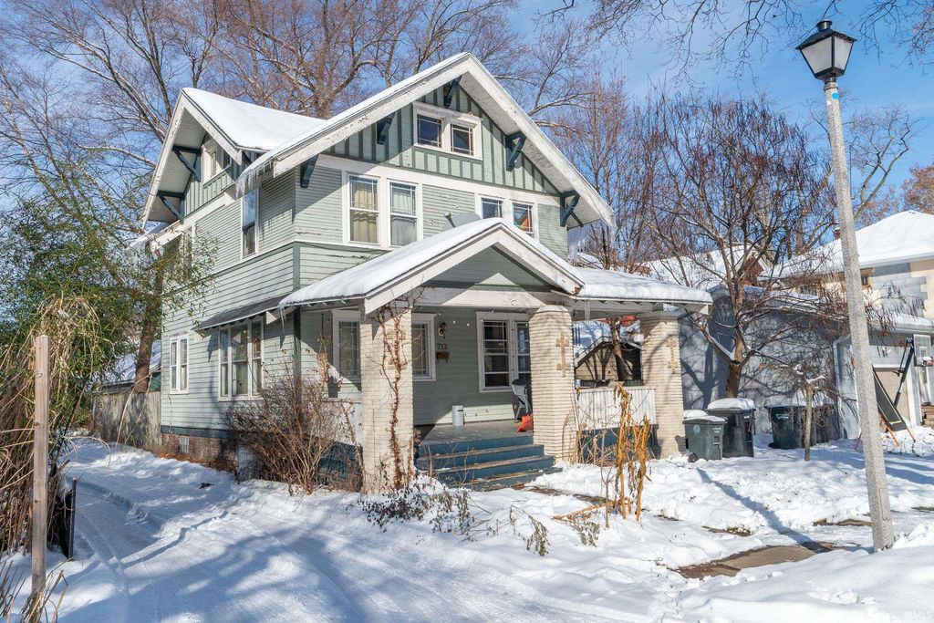 Photo of 713 Arch Avenue, South Bend, IN 46601 (MLS # 202549085)