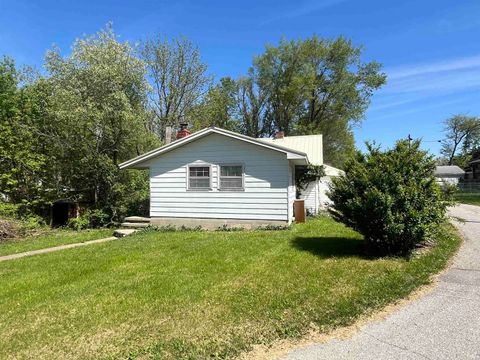 Tiny photo for 4915 E White Point Drive, Monticello, IN 47960 (MLS # 202511538)